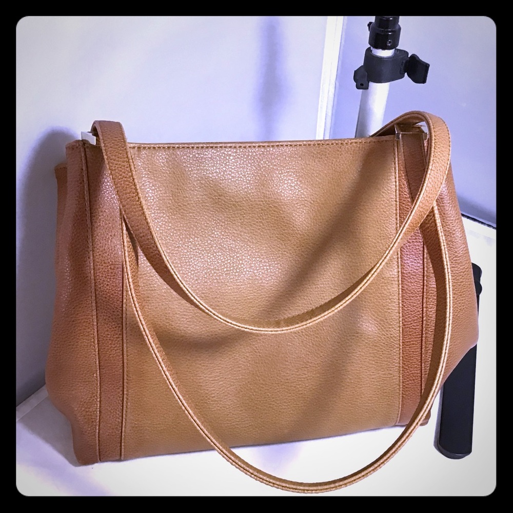 Liz claiborne shoulder pocketbook